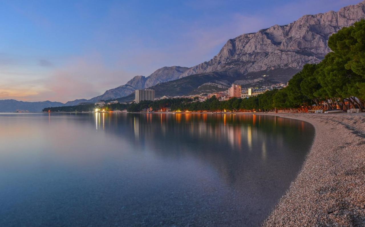 Apartment Lukas Galileo Izuzetan Makarska Exteriör bild